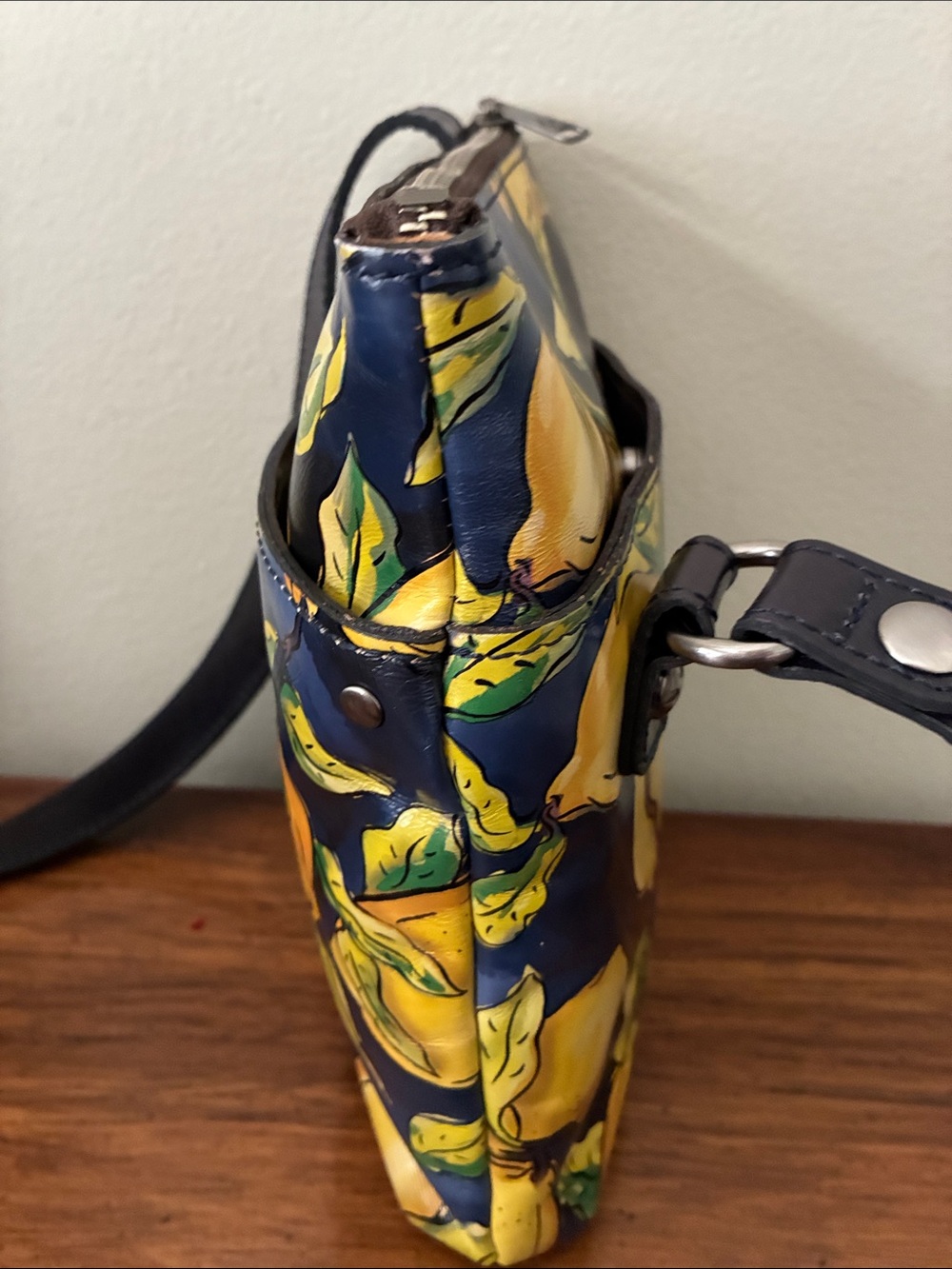 Patricia Nash Lemon Print Navy Crossbody Bag with Black Strap EUC Like New - Picture 3 of 16